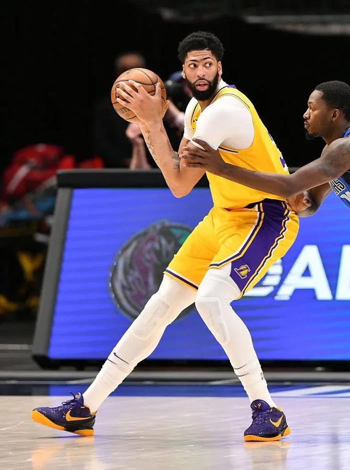 全队战术紧密配合，压倒对手势头如虹的简单介绍