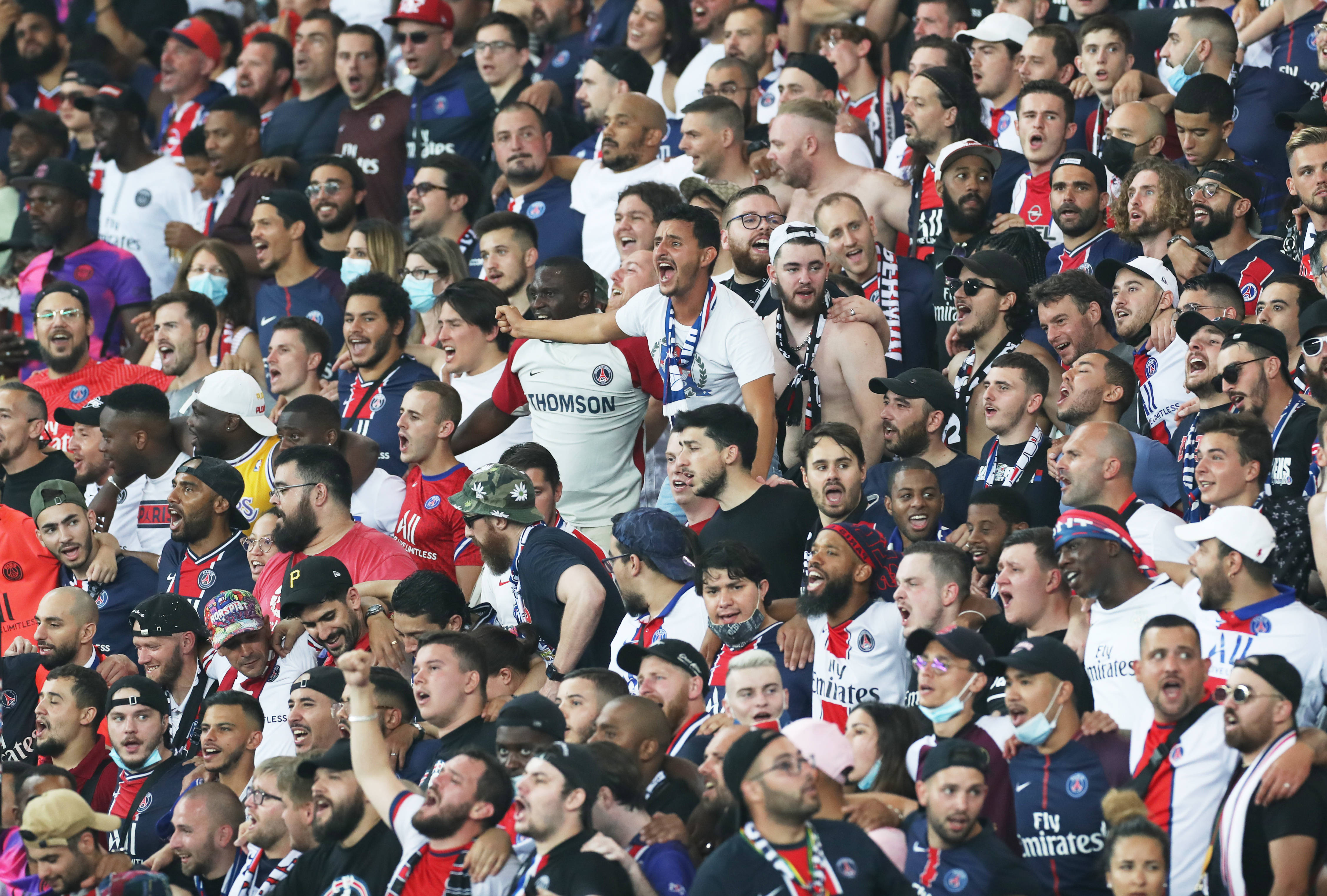 球场上的精彩瞬间，球迷为之疯狂欢呼的简单介绍