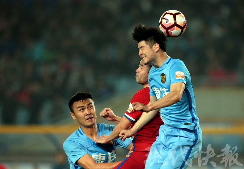 包含江苏苏宁主场对阵重庆力帆，双方争夺胜利的词条