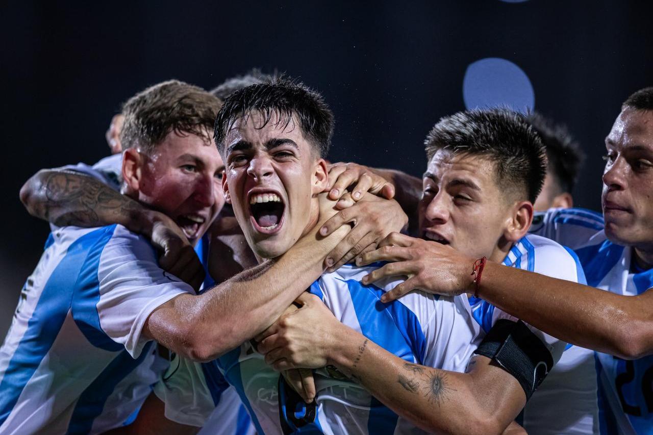 包含哥伦比亚篮板球队训练照曝光，备战国际大赛的词条