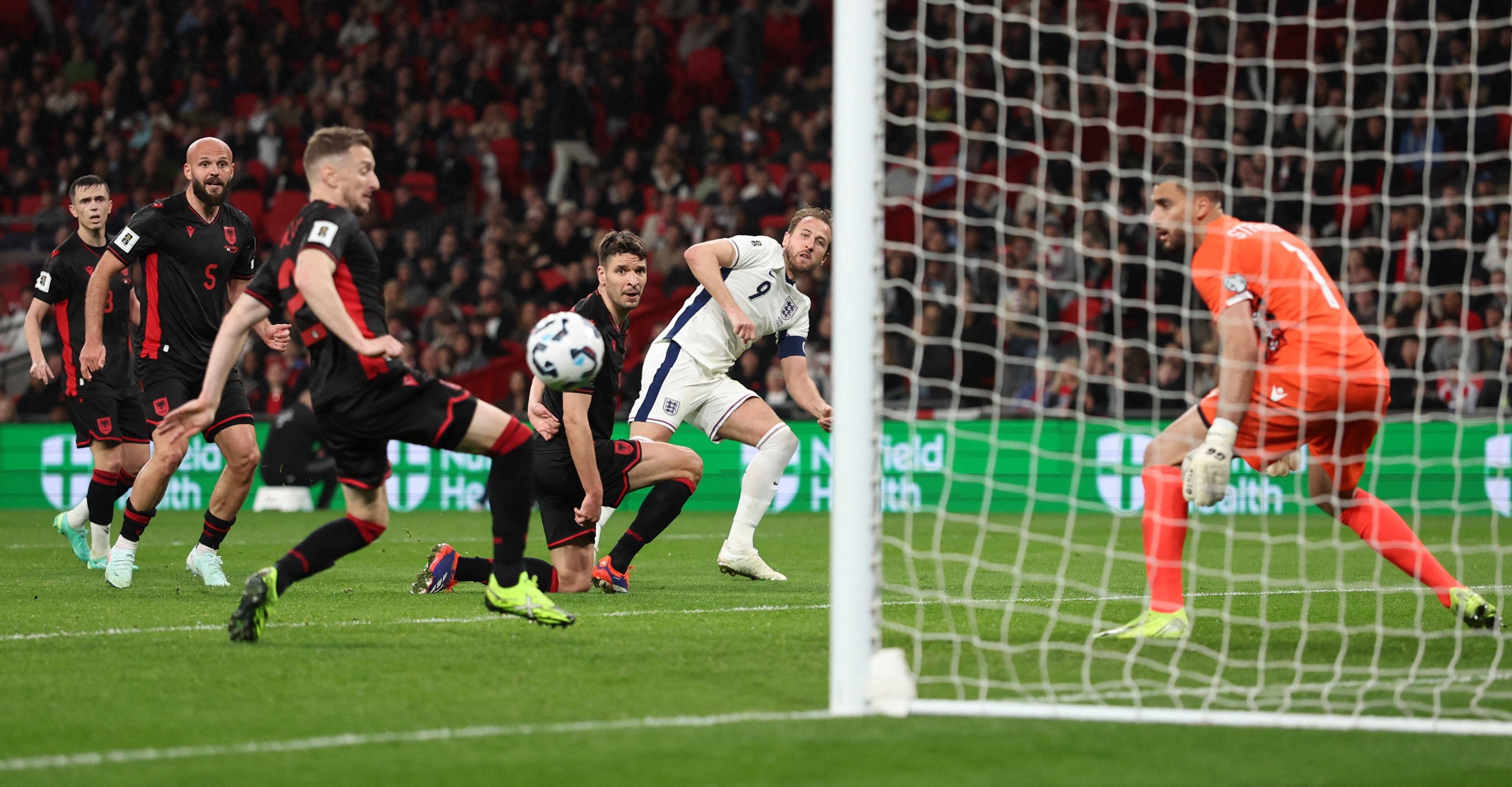 英格兰队在国际联赛中再次取得胜利 英格兰队在国际联赛中再次取得胜利