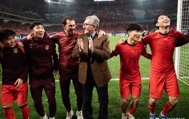 关于双方球队之间的激情对抗,观众尖叫不断的信息 关于双方球队之间的激情对抗,观众尖叫不断的信息