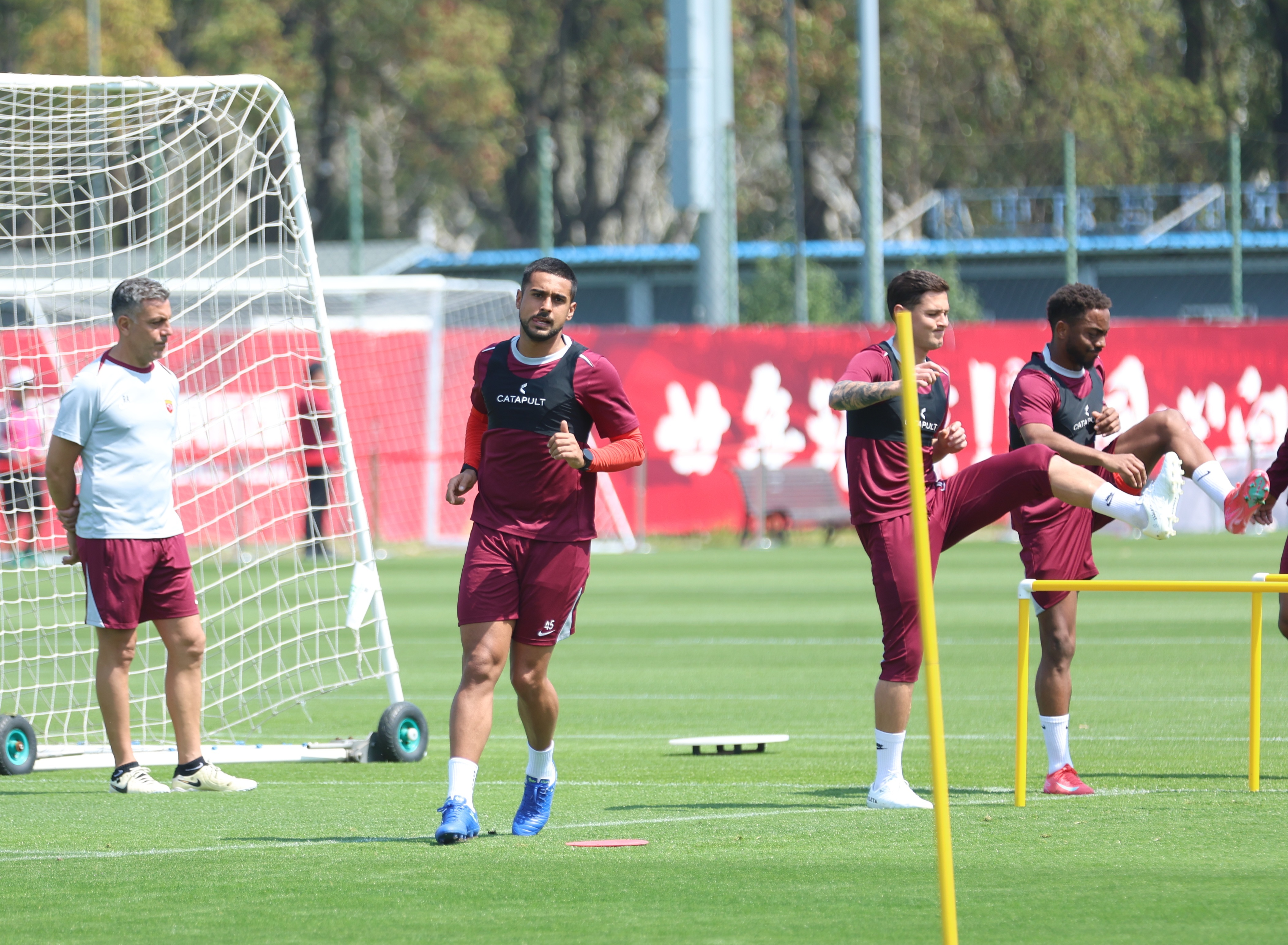 球员训练状态佳，准备迎接新一轮比赛的简单介绍