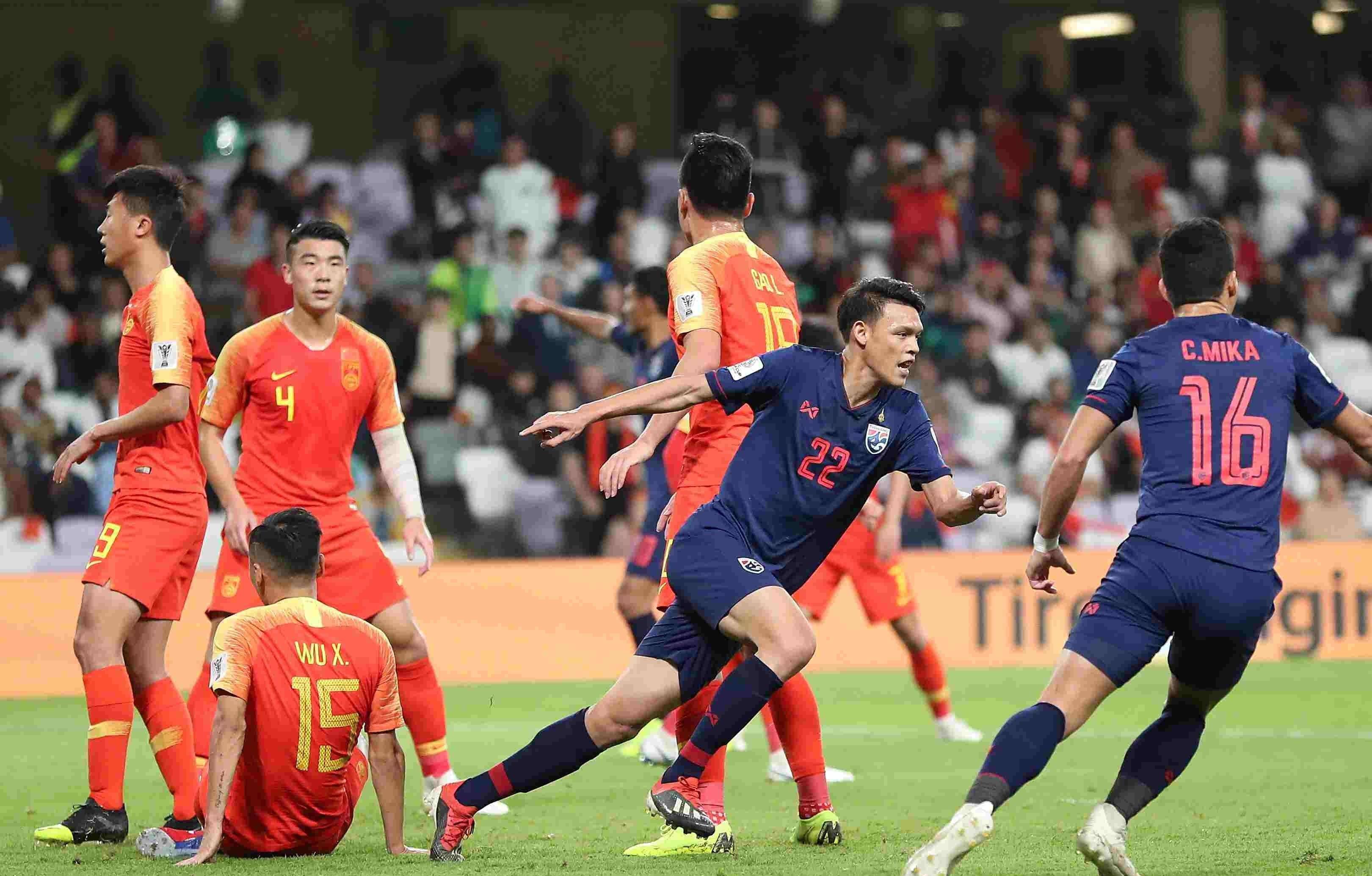 上港客场逼平建业，继续保持榜首位置的简单介绍