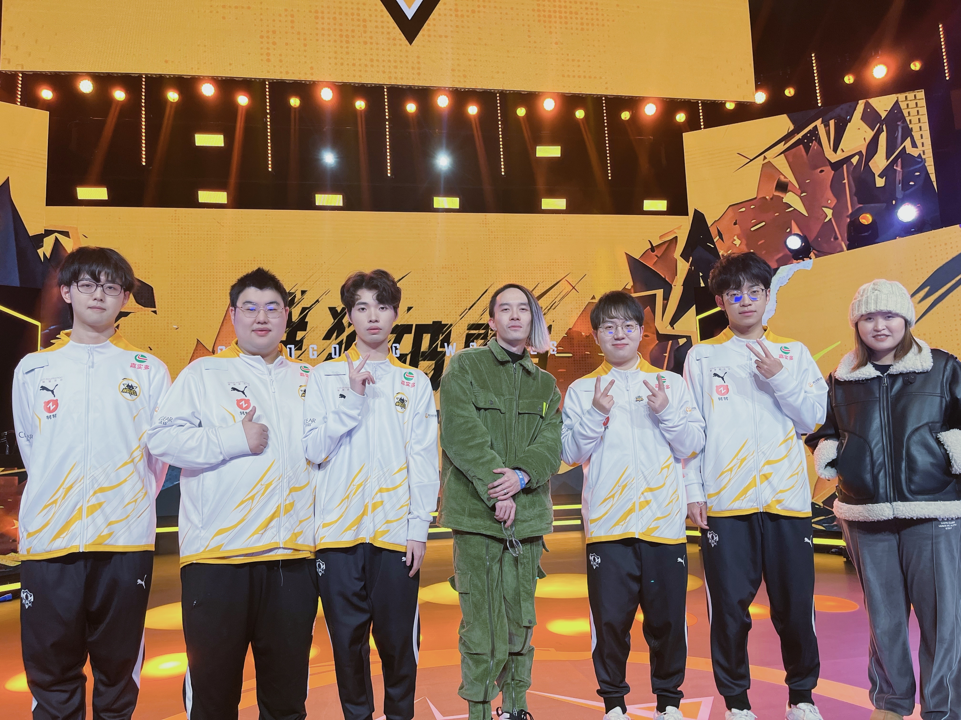 威尔斯领军狼队再战，摆脱连败厄运