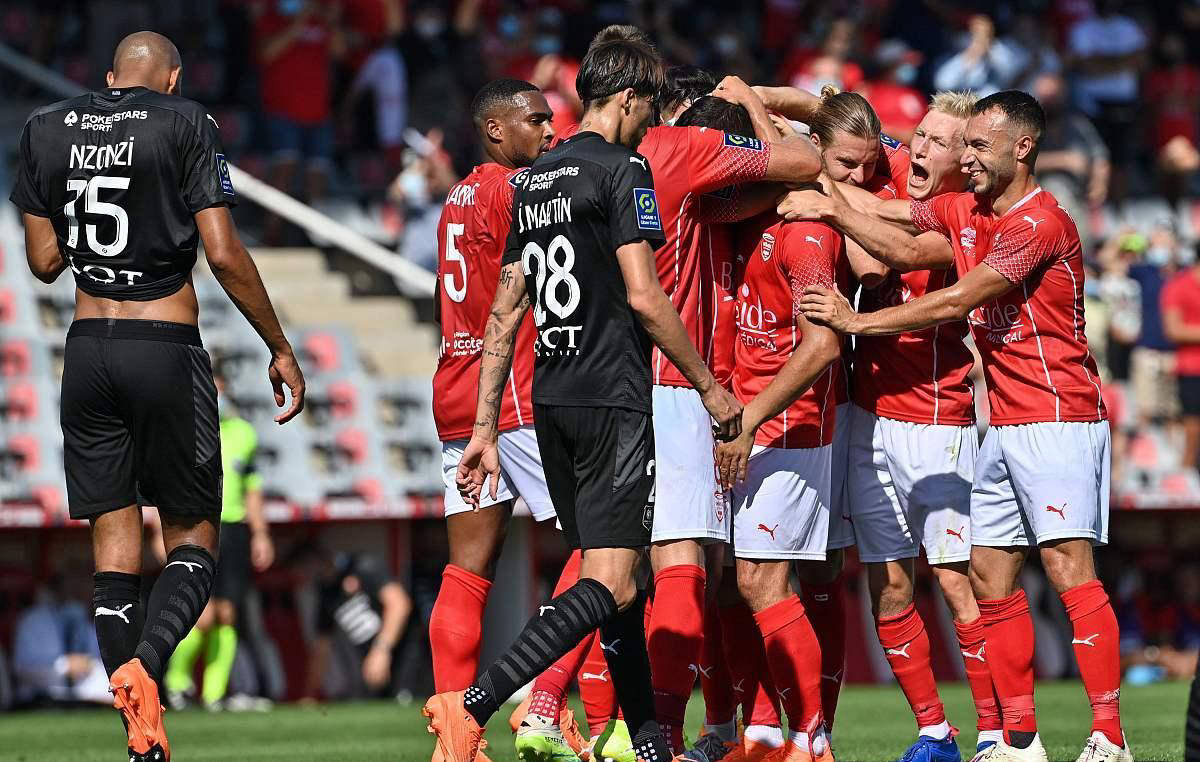 关于阿尔梅里亚客场取胜皇家贝蒂斯，积分榜上升的信息