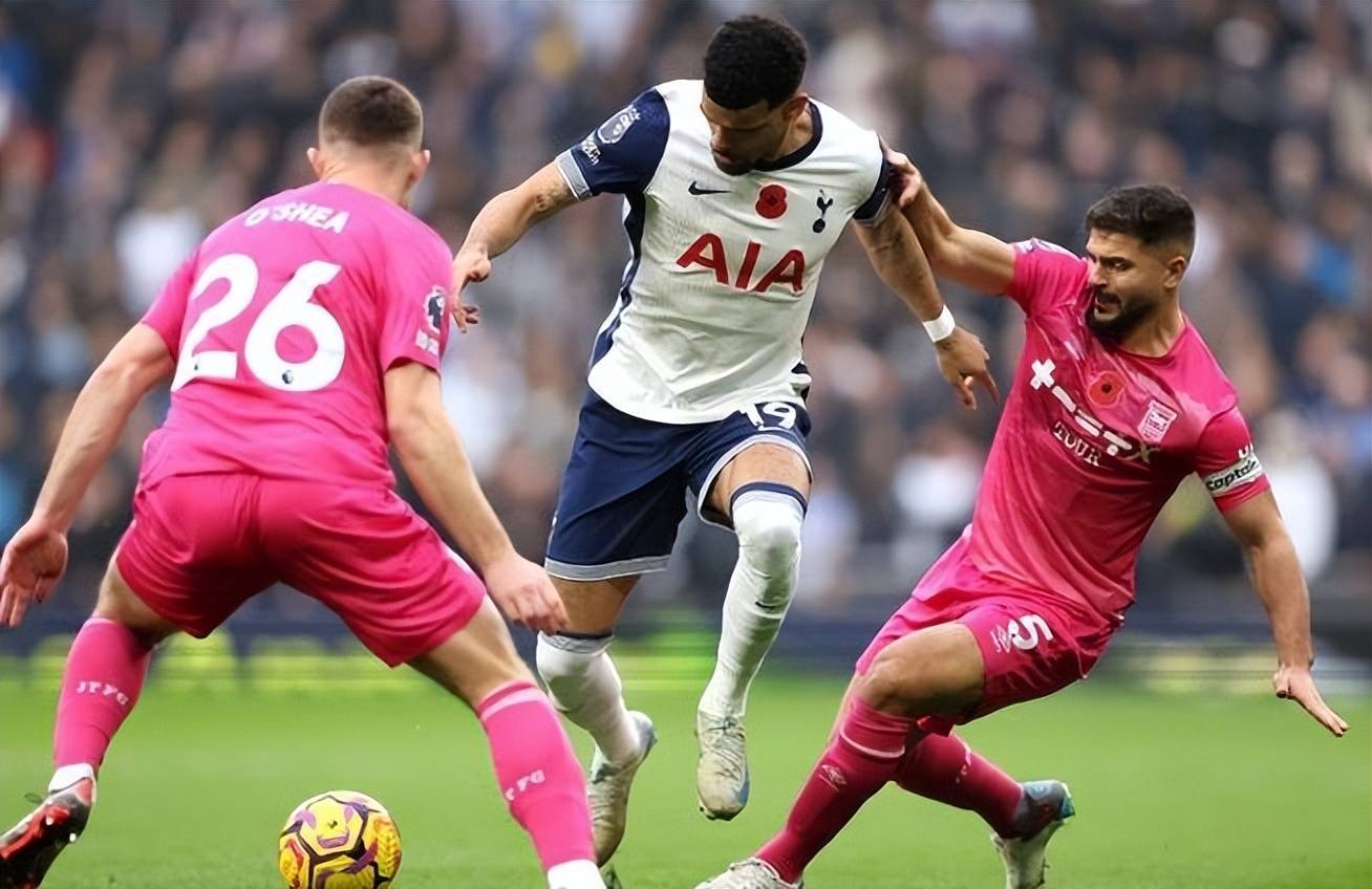 包含切尔西主场被升班马逼平，争冠形势不妙的词条