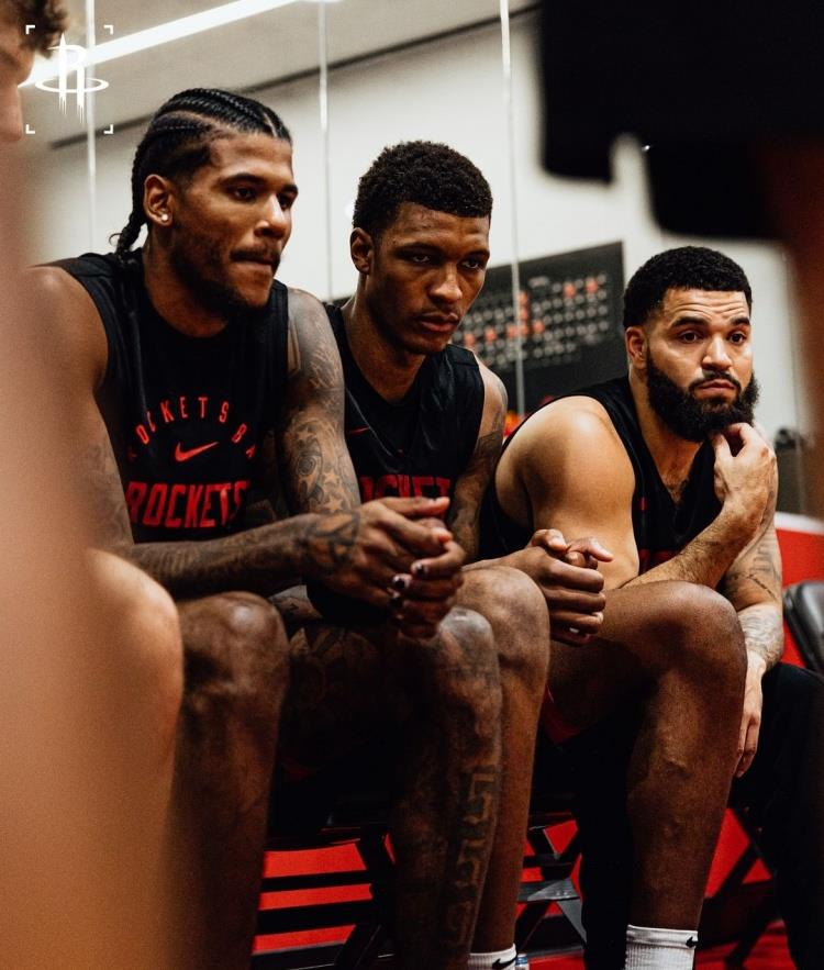 阿尔梅雷亚前锋取代伤员上阵，坚守不败的简单介绍