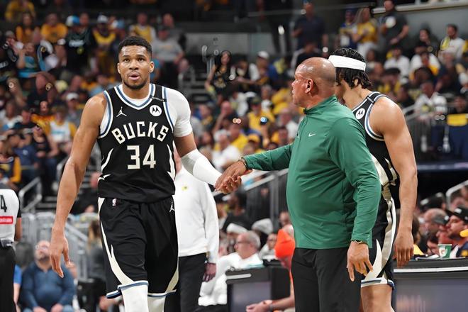 雄鹿欲续约米德尔顿，球队愿意给出顶薪合同