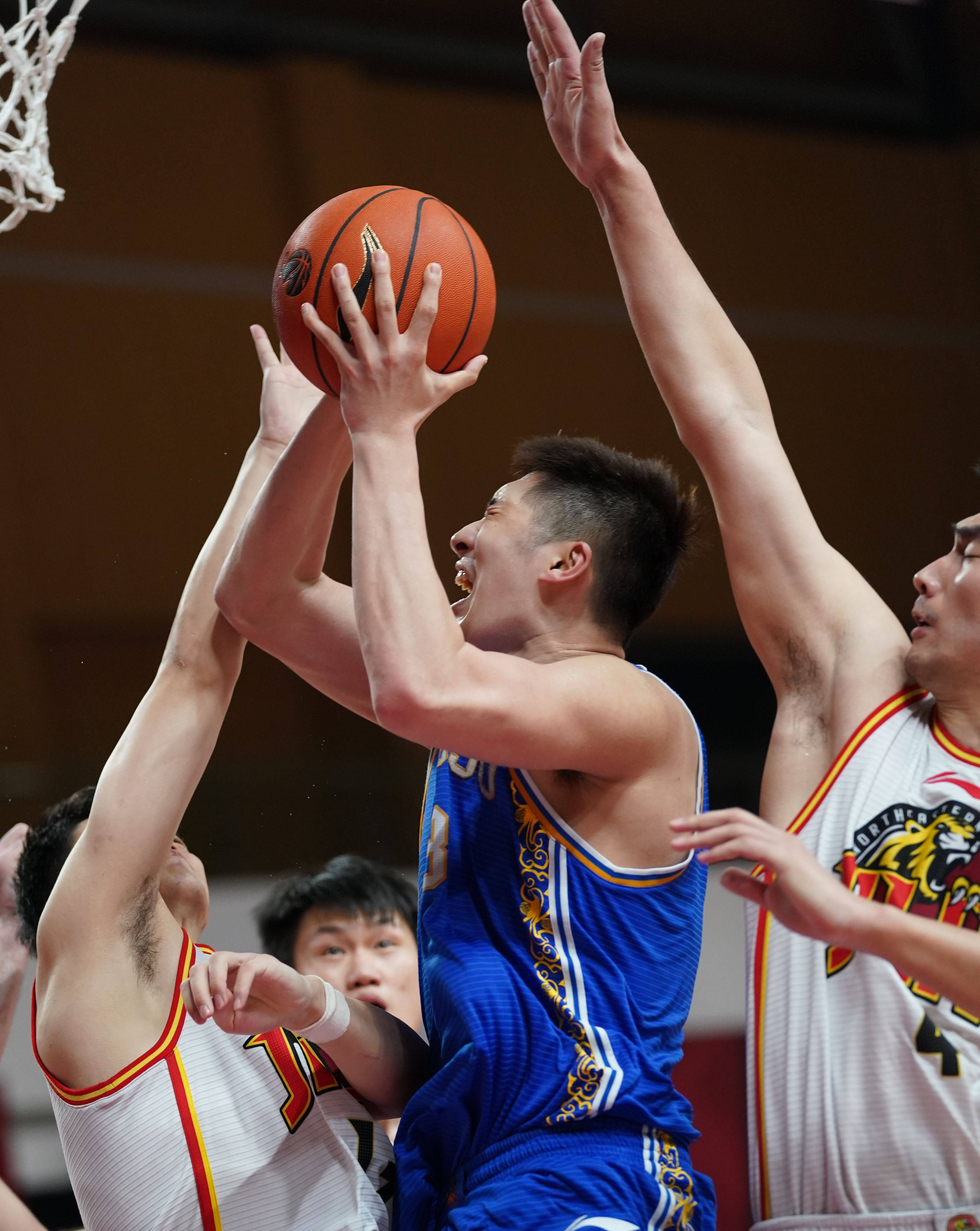 巴拿马代表团在篮球比赛中奋勇争先