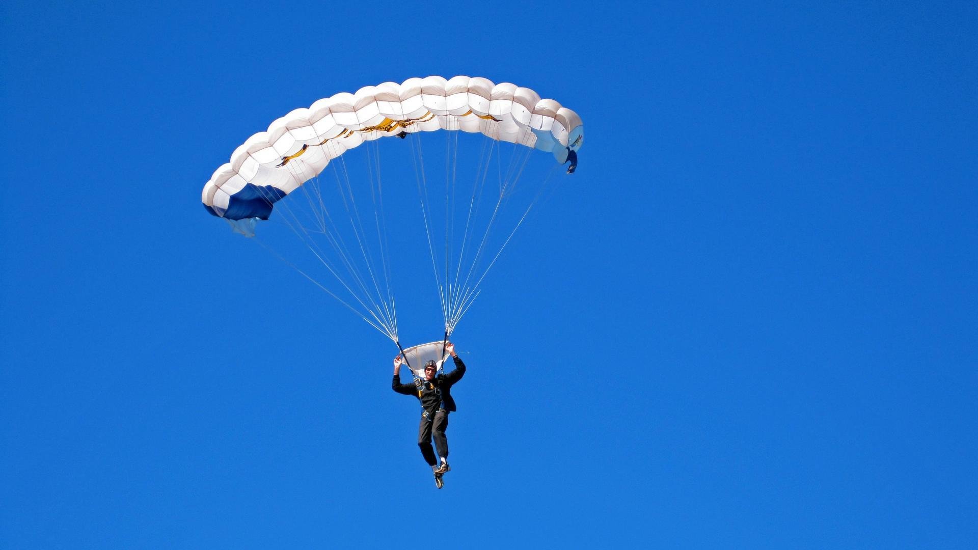 掘金钢铁巨兽的子弹风暴，利拉德一记惊雷，撕碎雷霆最后防线