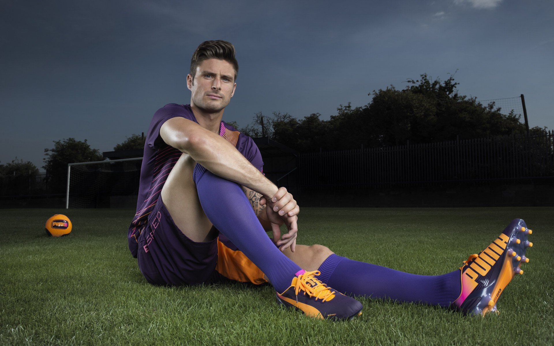 开云体育登录-篮球铁闸跨足绿茵场，当塔图姆的防守哲学点亮德甲争冠之夜