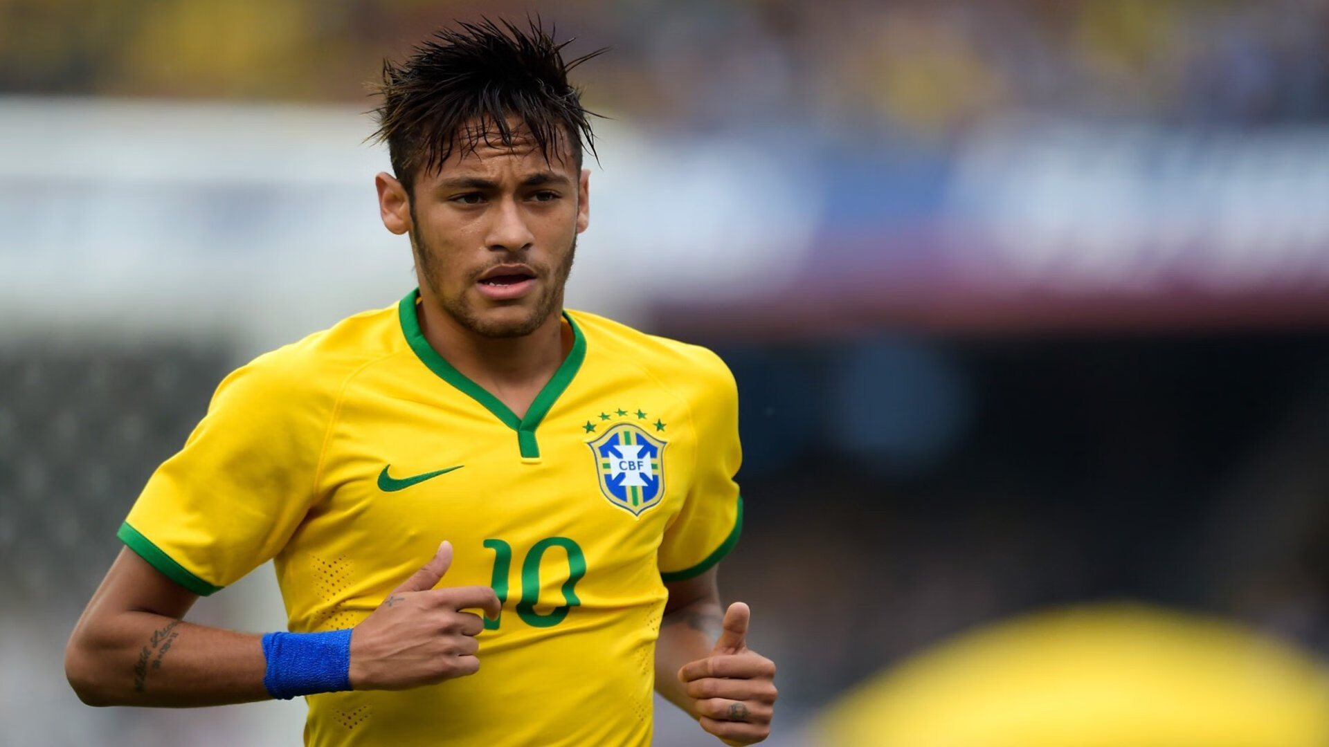 土耳其红月升起时，梅西在燃烧旧地图